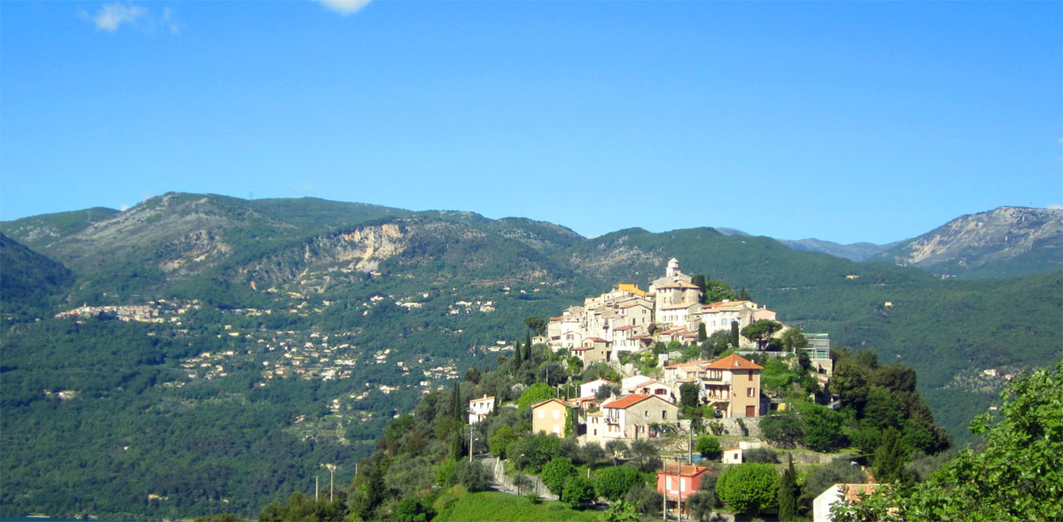 village la roquette sur var